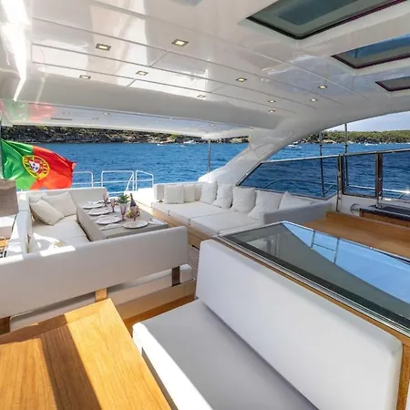 Yacht Mangusta Ботель *