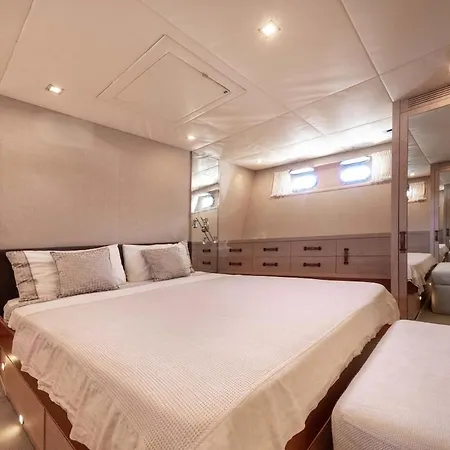 Båthotell Yacht Mangusta Cannes