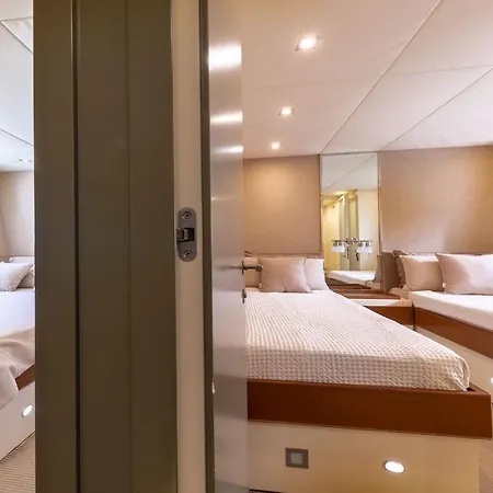 Båthotell Yacht Mangusta Cannes