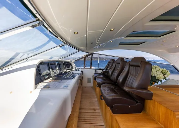 Yacht Mangusta