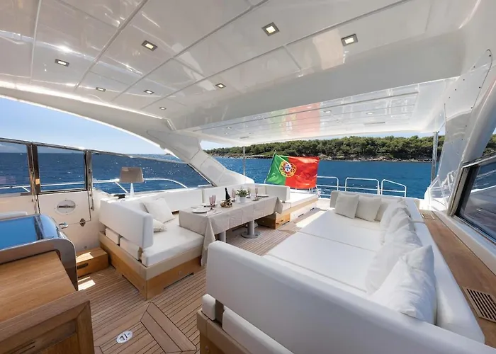 Yacht Mangusta * Cannes