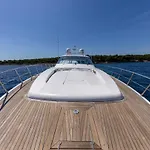 Yacht Mangusta Hotel en barco *