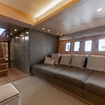 Yacht Mangusta * Cannes