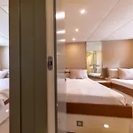 Hotel en barco Yacht Mangusta Cannes