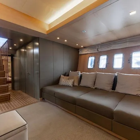 Yacht Mangusta * Cannes