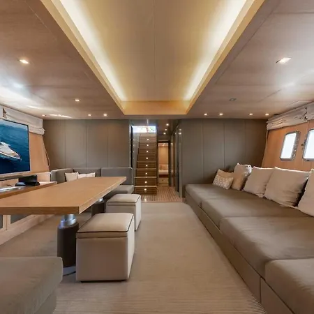 Yacht Mangusta * Cannes