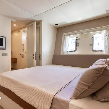 Botel Yacht Mangusta