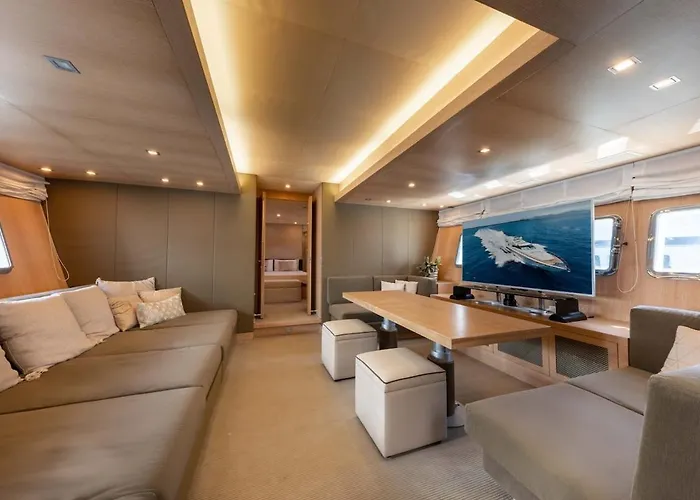 Yacht Mangusta