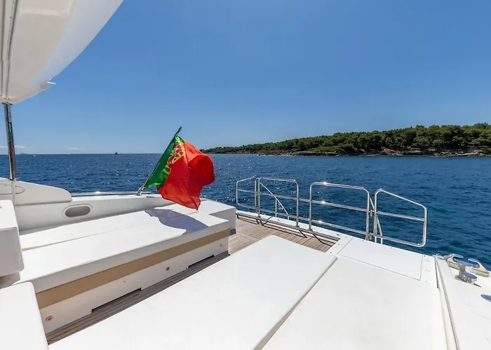 Yacht Mangusta Cannes