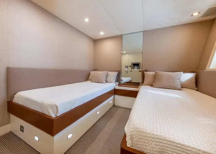 Yacht Mangusta * קאן