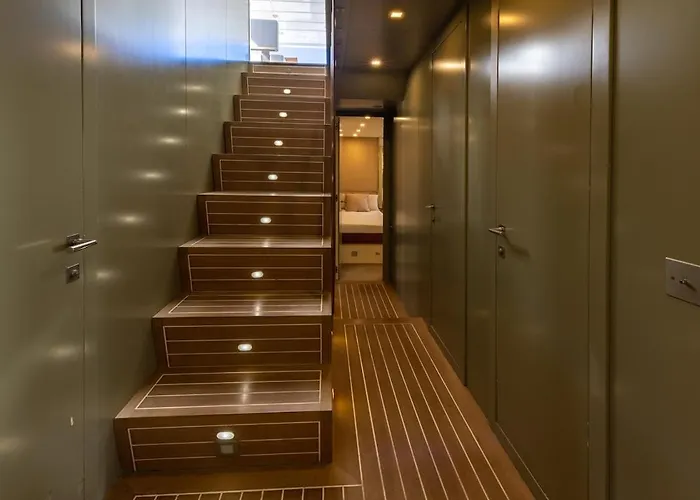 Úszó hotel Yacht Mangusta