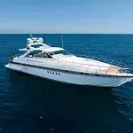 ספינת מלון Yacht Mangusta קאן