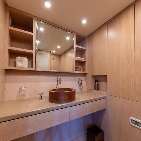 Yacht Mangusta 戛纳