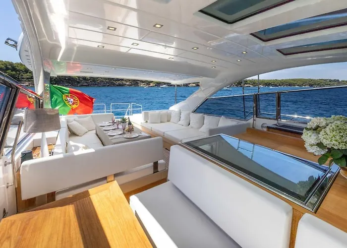 Yacht Mangusta 船屋 *