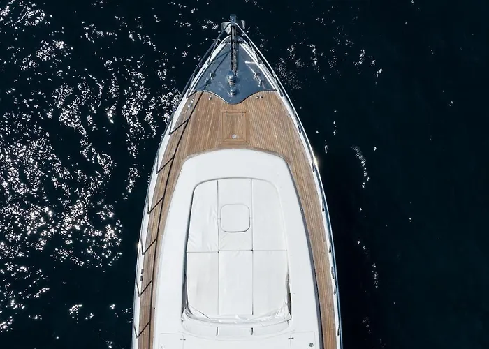 Yacht Mangusta 船屋 戛纳