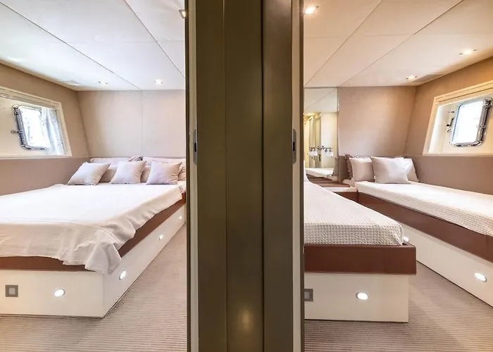 Yacht Mangusta 船屋 戛纳