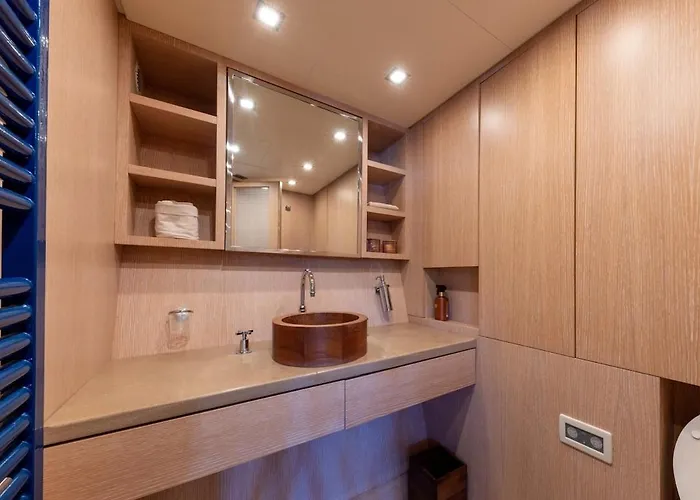 Yacht Mangusta 戛纳