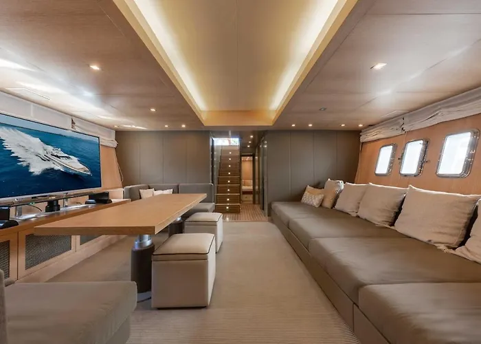 Yacht Mangusta * Cannes
